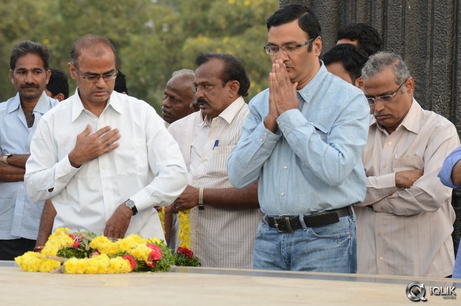 NTR-Family-Visit-to-NTR-Ghat-2016